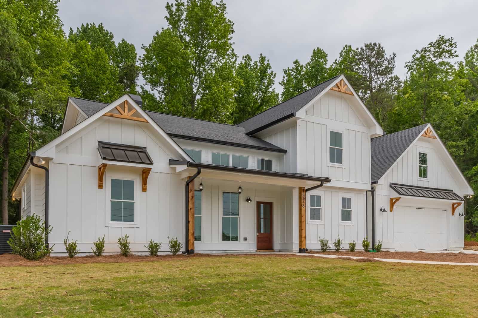 Front View of this 3-Bedroom,2490 Sq Ft Plan -214-1001