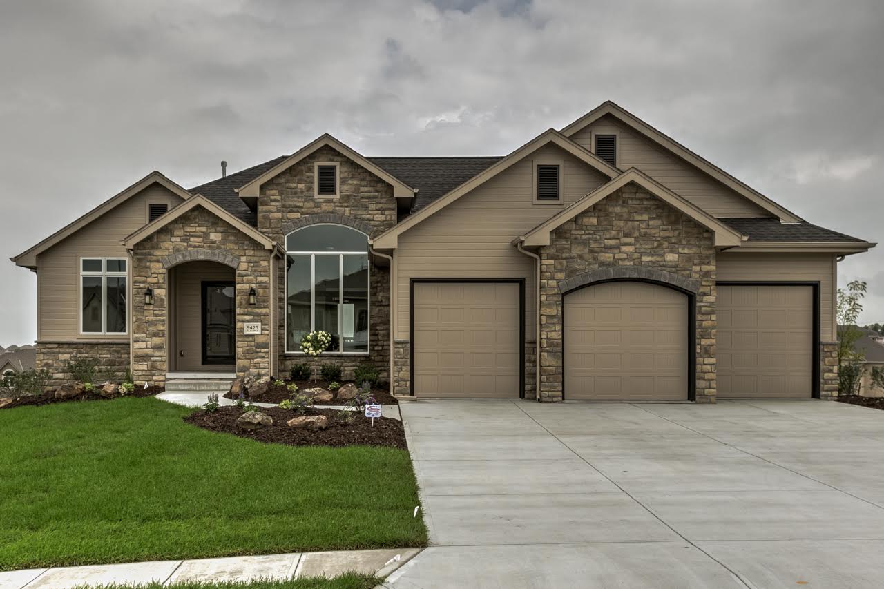 3-Bedroom, 2392 Sq Ft Country Home Plan - 100-1071 - Main Exterior