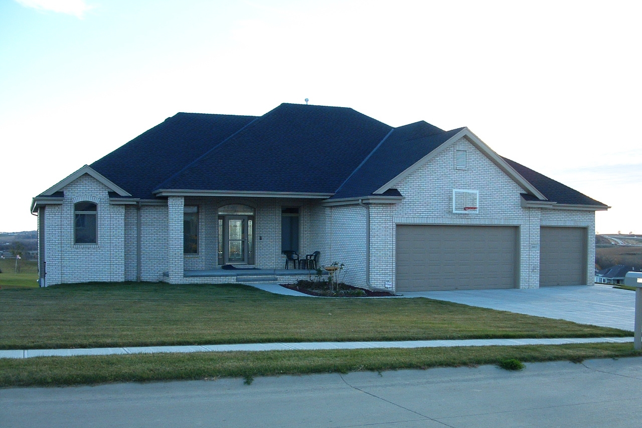 3-Bedroom, 2483 Sq Ft Traditional House Plan - 100-1216 - Front Exterior