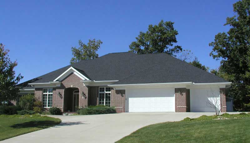 3-Bedroom, 2383 Sq Ft Ranch House Plan - 101-1123 - Front Exterior