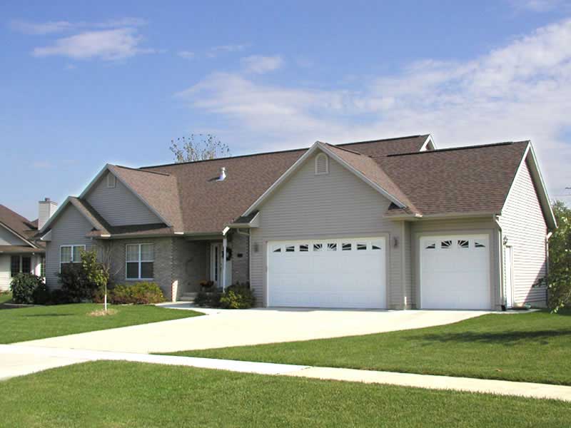 3-Bedroom, 1849 Sq Ft Ranch Home Plan - 101-1734 - Main Exterior