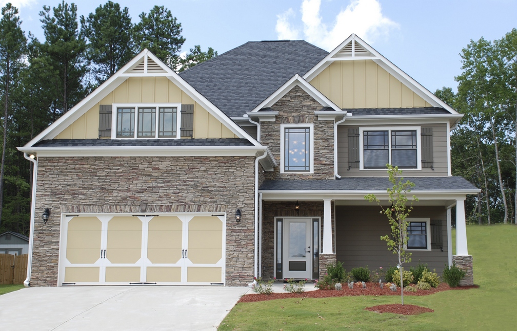 4-Bedroom, 2564 Sq Ft Craftsman House Plan - 104-1216 - Front Exterior