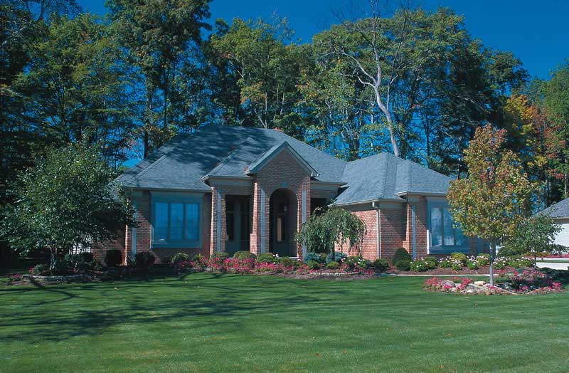 3-Bedroom, 2456 Sq Ft Ranch House Plan - 120-1295 - Front Exterior