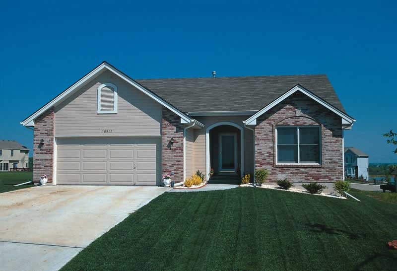 3-Bedroom, 1392 Sq Ft Ranch House Plan - 120-1831 - Front Exterior