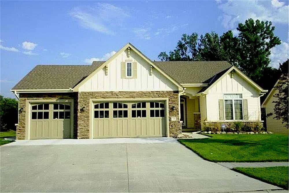 3-Bedroom, 1755 Sq Ft Small House - Plan #120-2103 - Front Exterior
