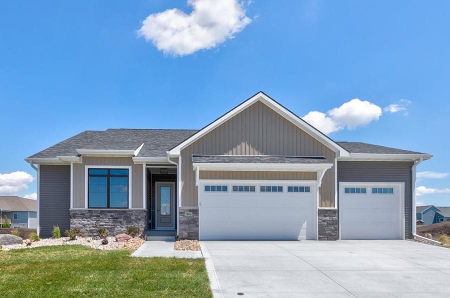 3-Bedroom, 1603 Sq Ft Ranch House Plan - 120-2713 - Front Exterior