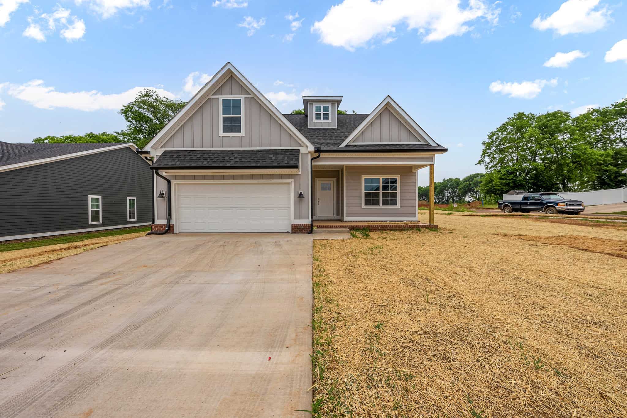 Craftsman House Plan - 4 Bedrms, 3.5 Baths - 1989 Sq Ft