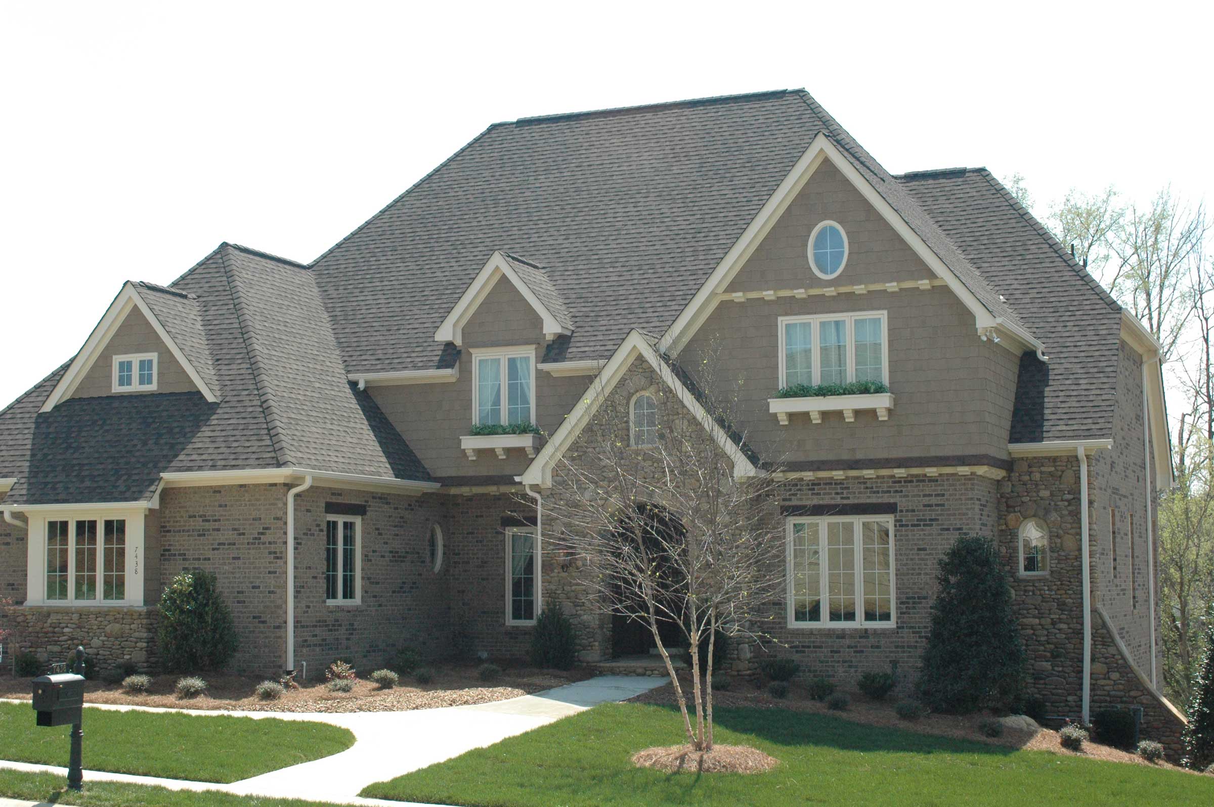 4-Bedroom, 3734 Sq Ft Contemporary House Plan - 127-1018 - Front Exterior