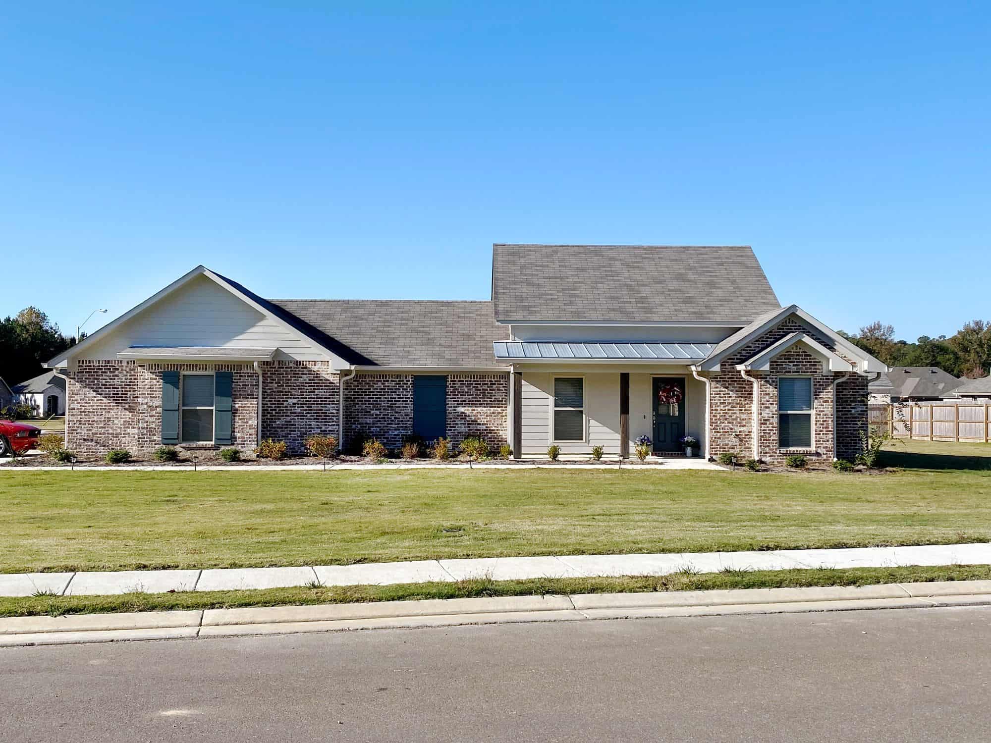 4-Bedroom, 3084 Sq Ft Traditional Home Plan - 140-1136 - Main Exterior