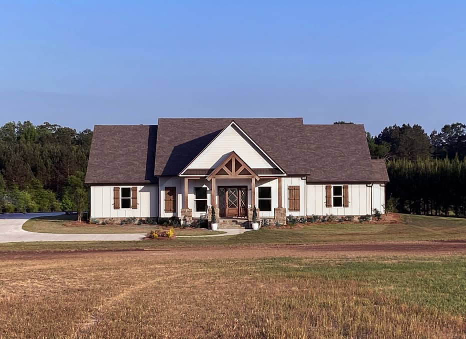4-Bedroom, 3017 Sq Ft Traditional Home Plan - 140-1137 - Main Exterior