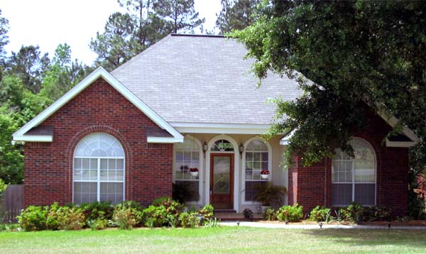 3-Bedroom, 1251 Sq Ft Ranch House Plan - 141-1133 - Front Exterior