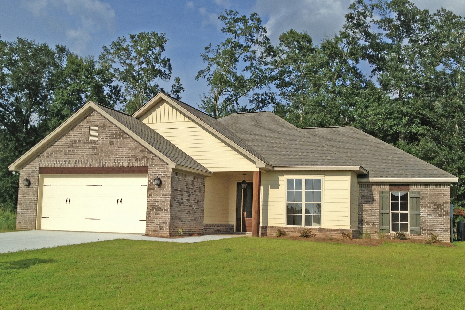 4-Bedroom, 1736 Sq Ft Ranch House Plan - 142-1071 - Front Exterior