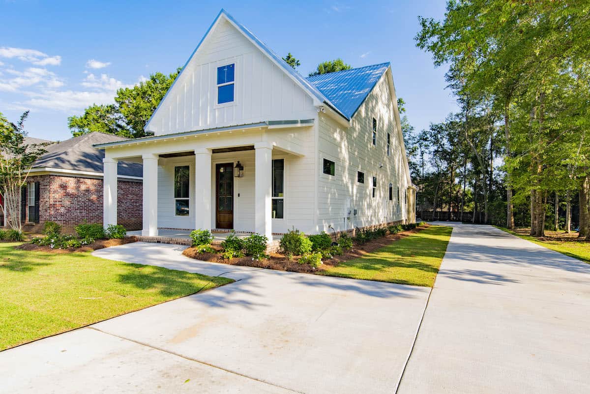 4-Bedroom, 2184 Sq Ft Traditional House - Plan #142-1128 - Front Exterior