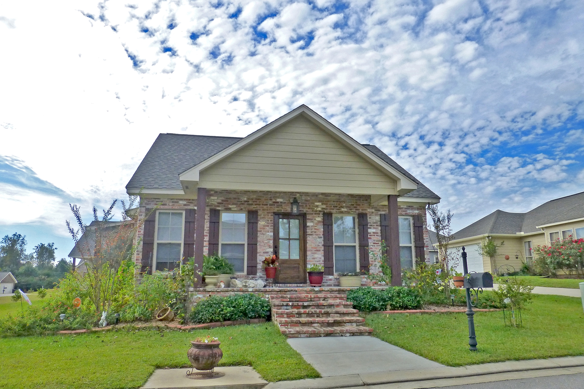 3-Bedroom, 1475 Sq Ft Cottage Home Plan - 142-1143 - Main Exterior