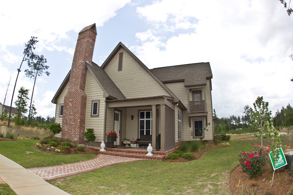 4-Bedroom, 2166 Sq Ft Traditional Home Plan - 142-1148 - Main Exterior