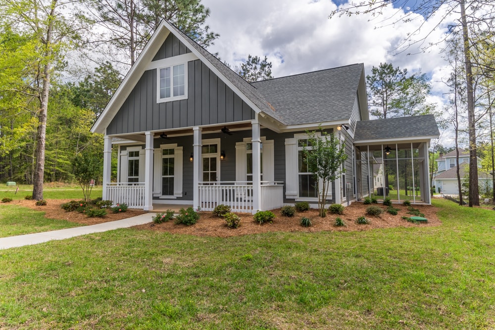 4-Bedroom, 2219 Sq Ft Traditional House Plan - 142-1193 - Front Exterior