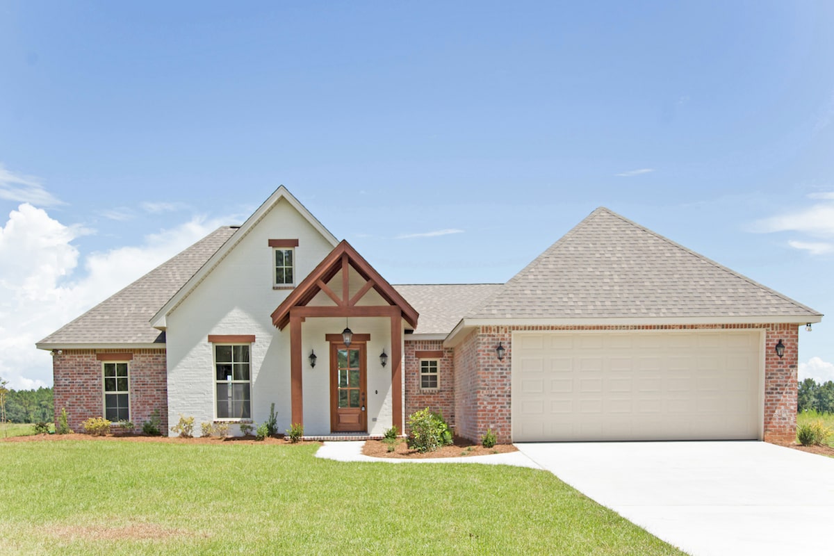 4-Bedroom, 1875 Sq Ft Traditional House Plan - 142-1201 - Front Exterior