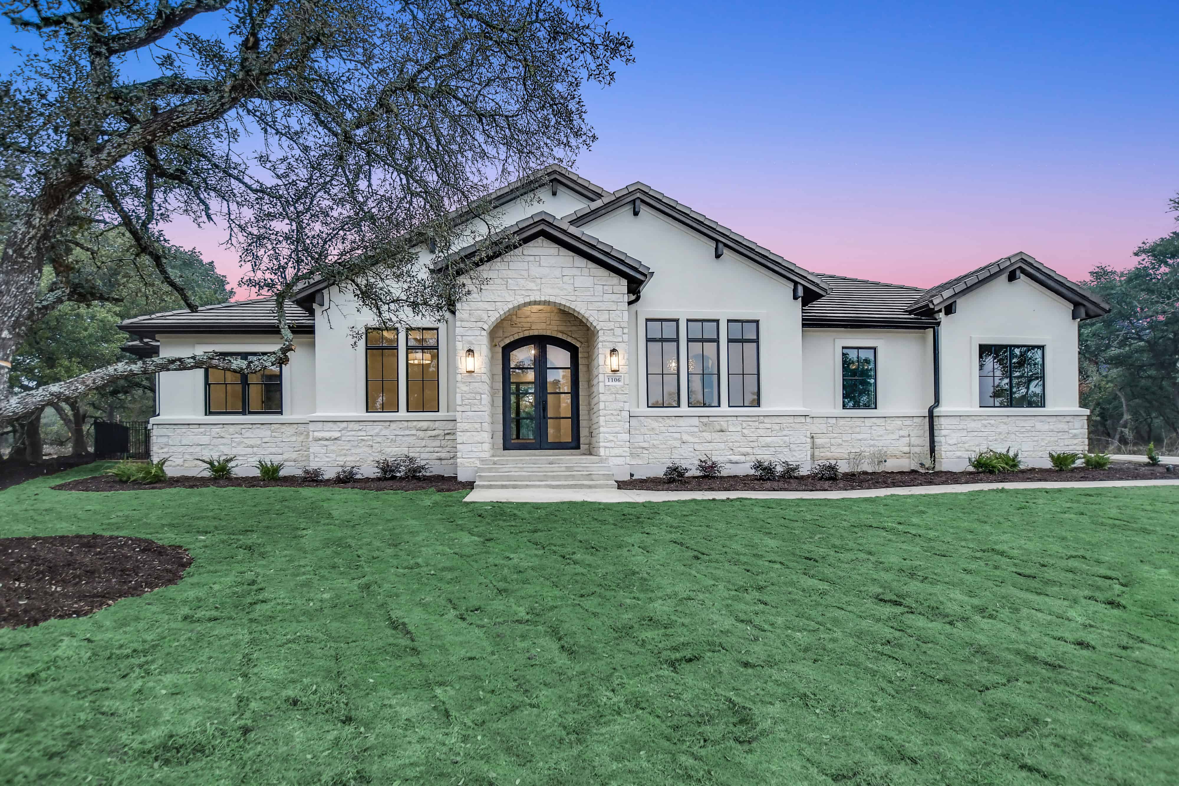 3-Bedroom, 3078 Sq Ft Modern Farmhouse House Plan - 142-1275 - Front Exterior