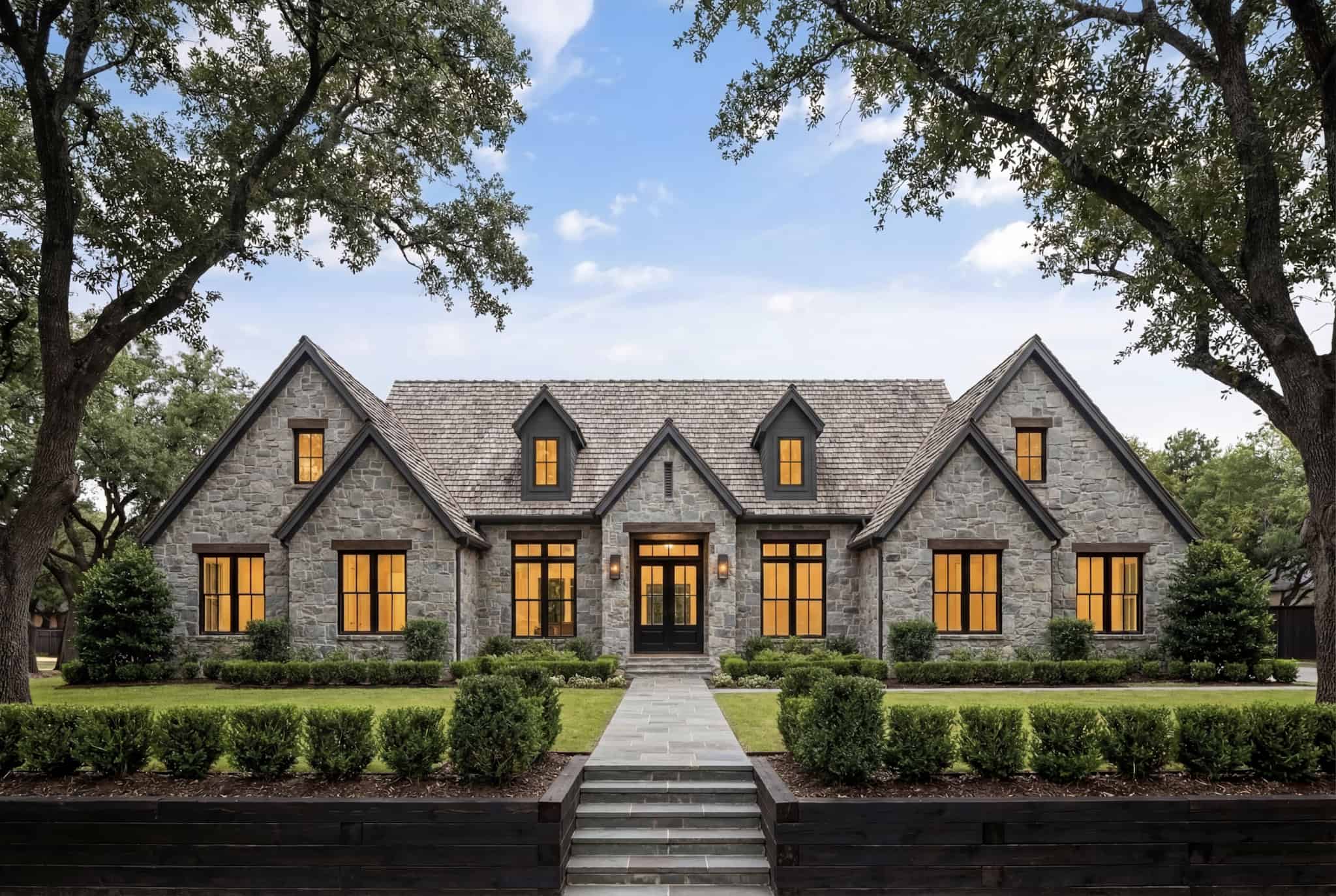 Transitional Home Plan - 5 Bedrms, 4.5 Baths - 3215 Sq Ft - #142-1524