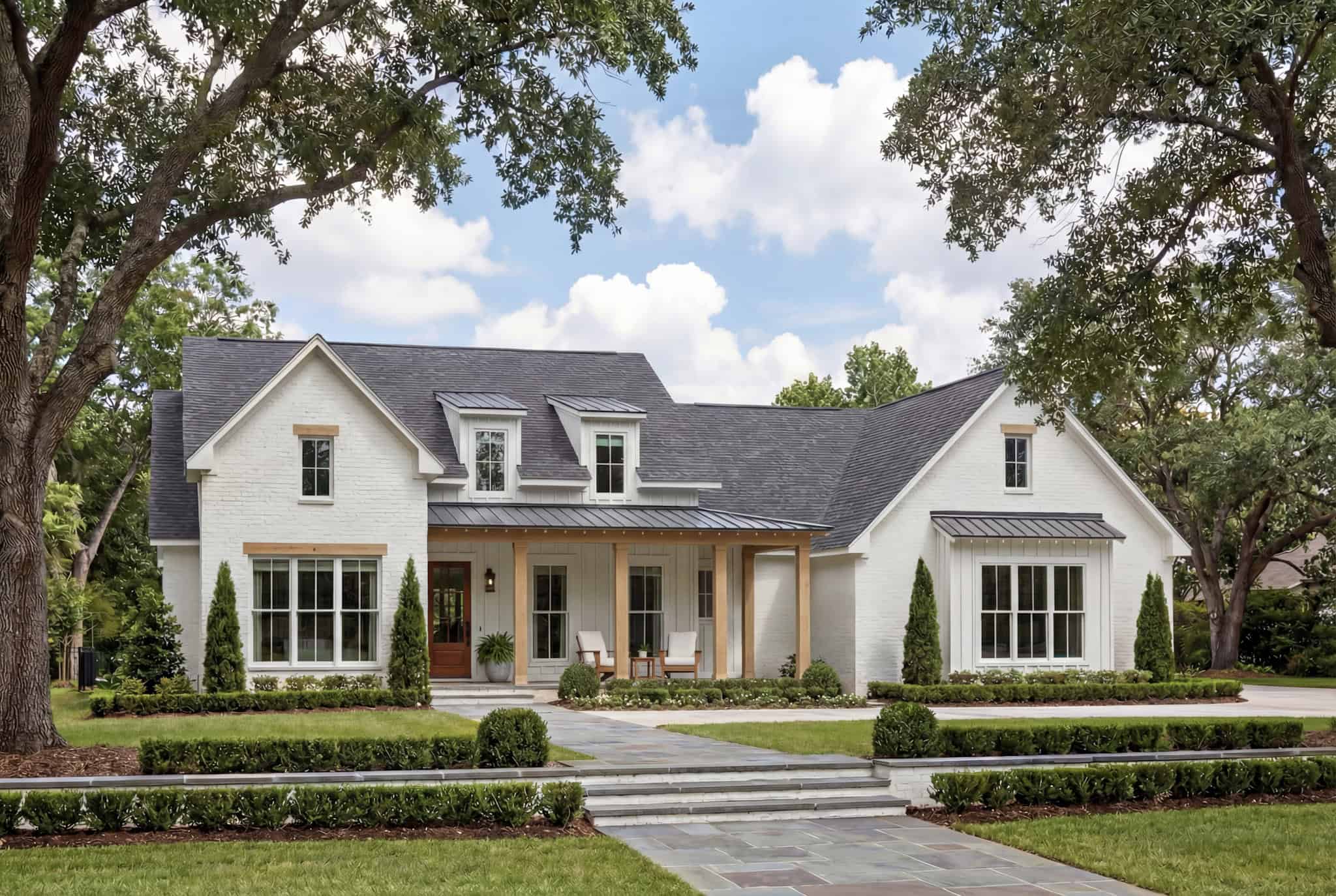 3-Bedroom, 2427 Sq Ft Modern Farmhouse House Plan - 142-1567 - Front Exterior