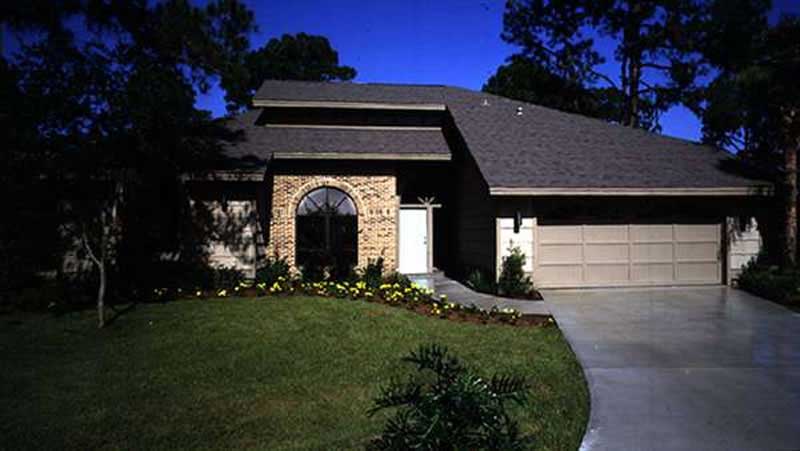 2-Bedroom, 1709 Sq Ft Ranch House Plan - 146-2042 - Front Exterior