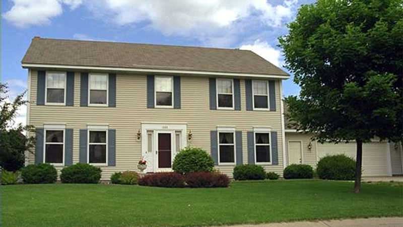 4-Bedroom, 2450 Sq Ft Colonial House Plan - 146-2877 - Front Exterior