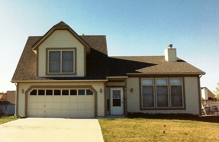 3-Bedroom, 1655 Sq Ft Traditional House Plan - 147-1003 - Front Exterior