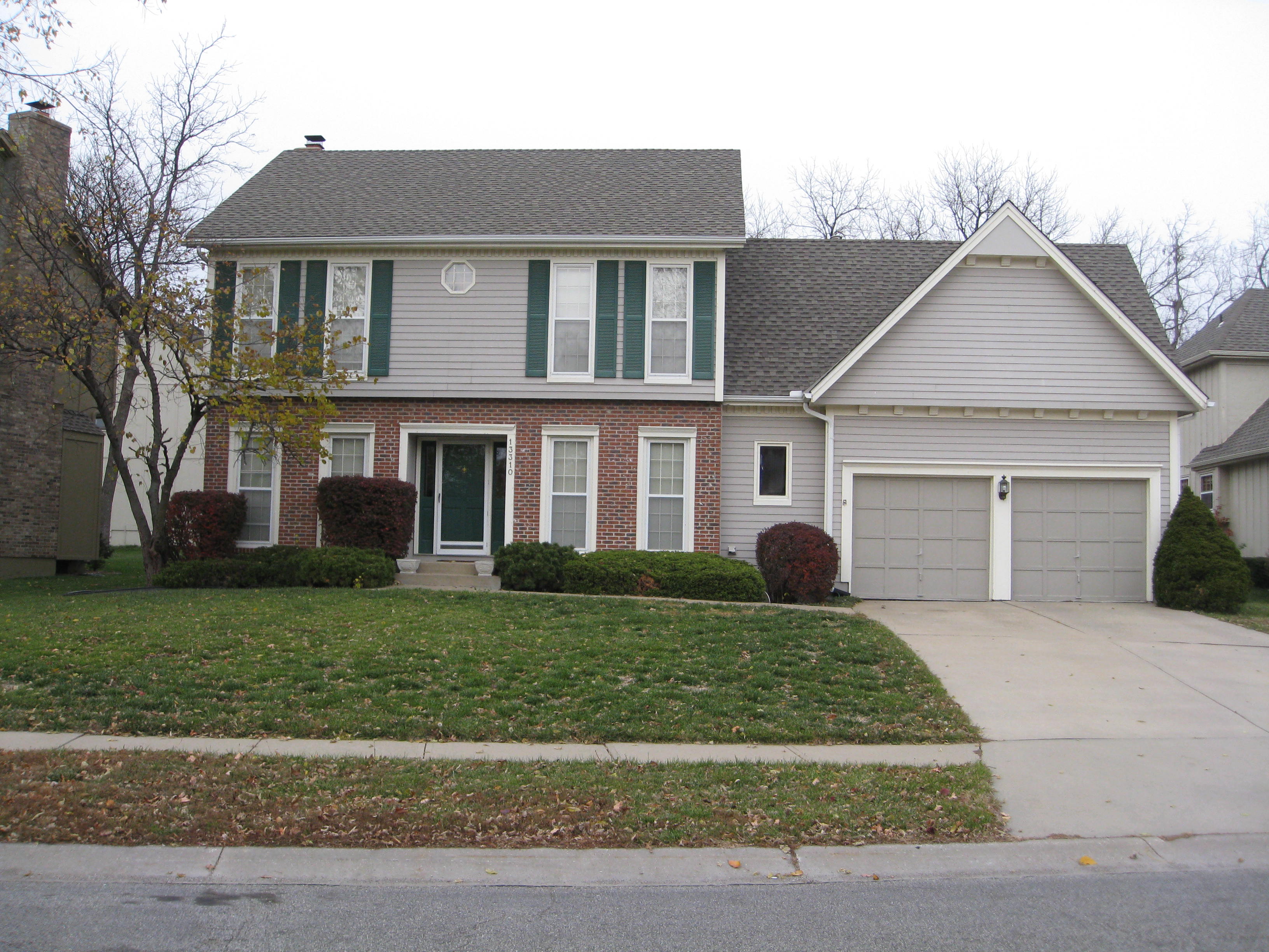 4-Bedroom, 2530 Sq Ft Colonial House Plan - 147-1110 - Front Exterior