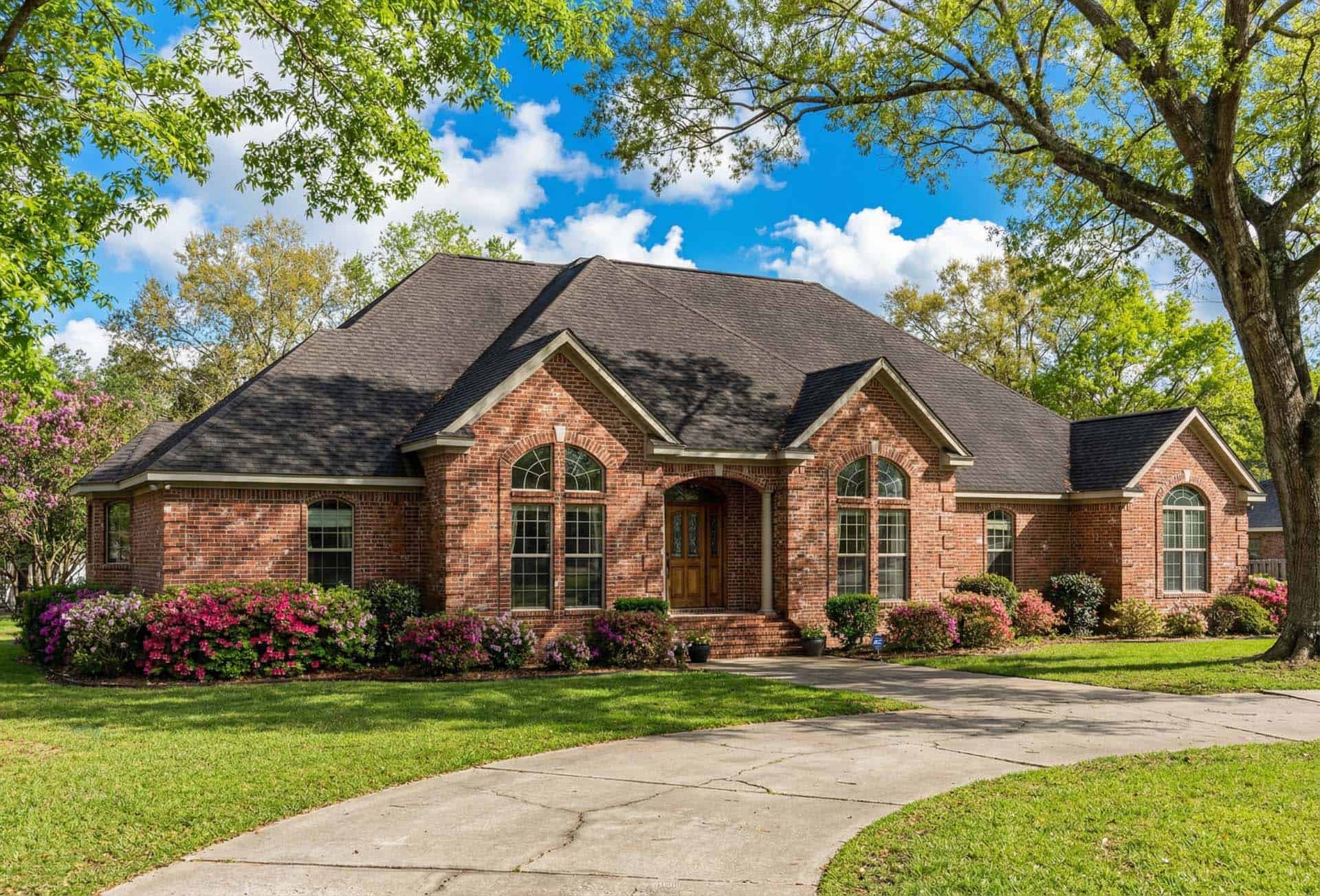 3-Bedroom, 2742 Sq Ft Southern House Plan - 153-1268 - Front Exterior