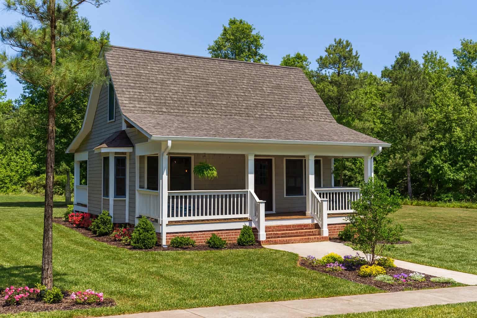 2-Bedroom, 975 Sq Ft Multi-Level House Plan - 153-1702 - Front Exterior