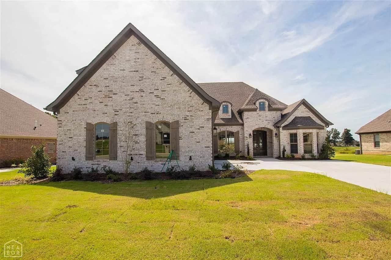 4-Bedroom, 2546 Sq Ft European House Plan - 153-1955 - Front Exterior