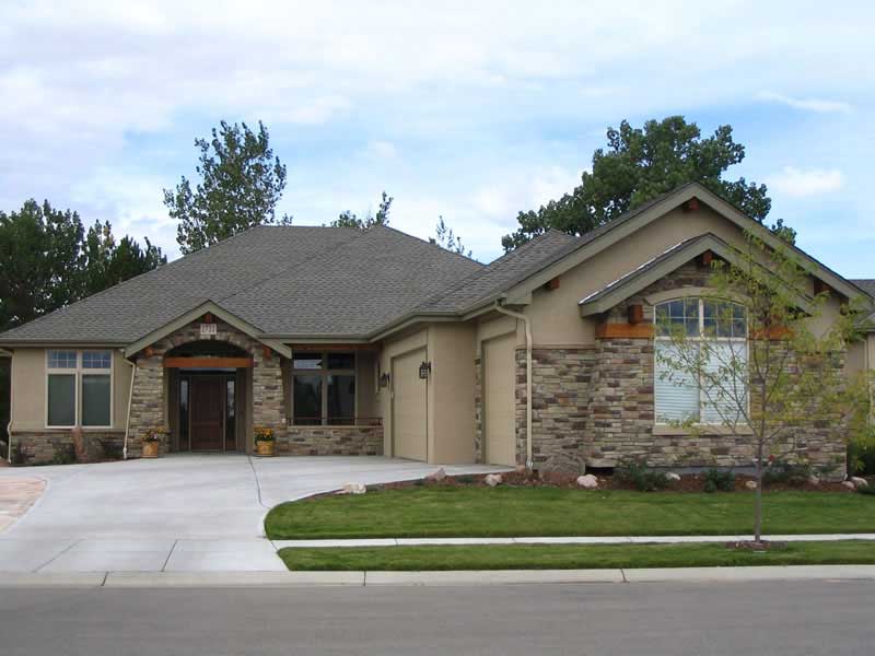 3-Bedroom, 2635 Sq Ft Craftsman House Plan - 161-1019 - Front Exterior