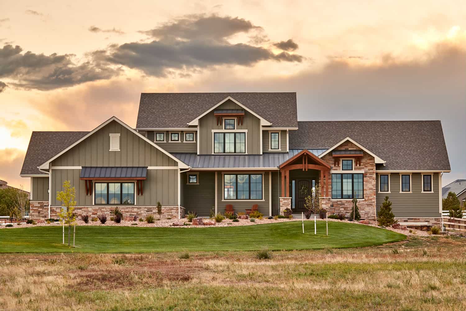 3-Bedroom, 3548 Sq Ft Farmhouse House - Plan #161-1123 - Front Exterior