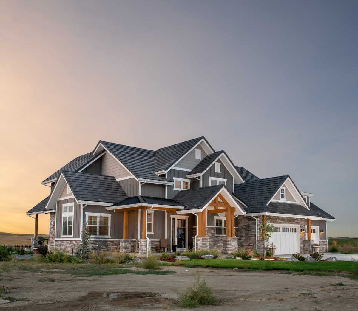 4-Bedroom, 3149 Sq Ft Luxury House - Plan #161-1151 - Front Exterior