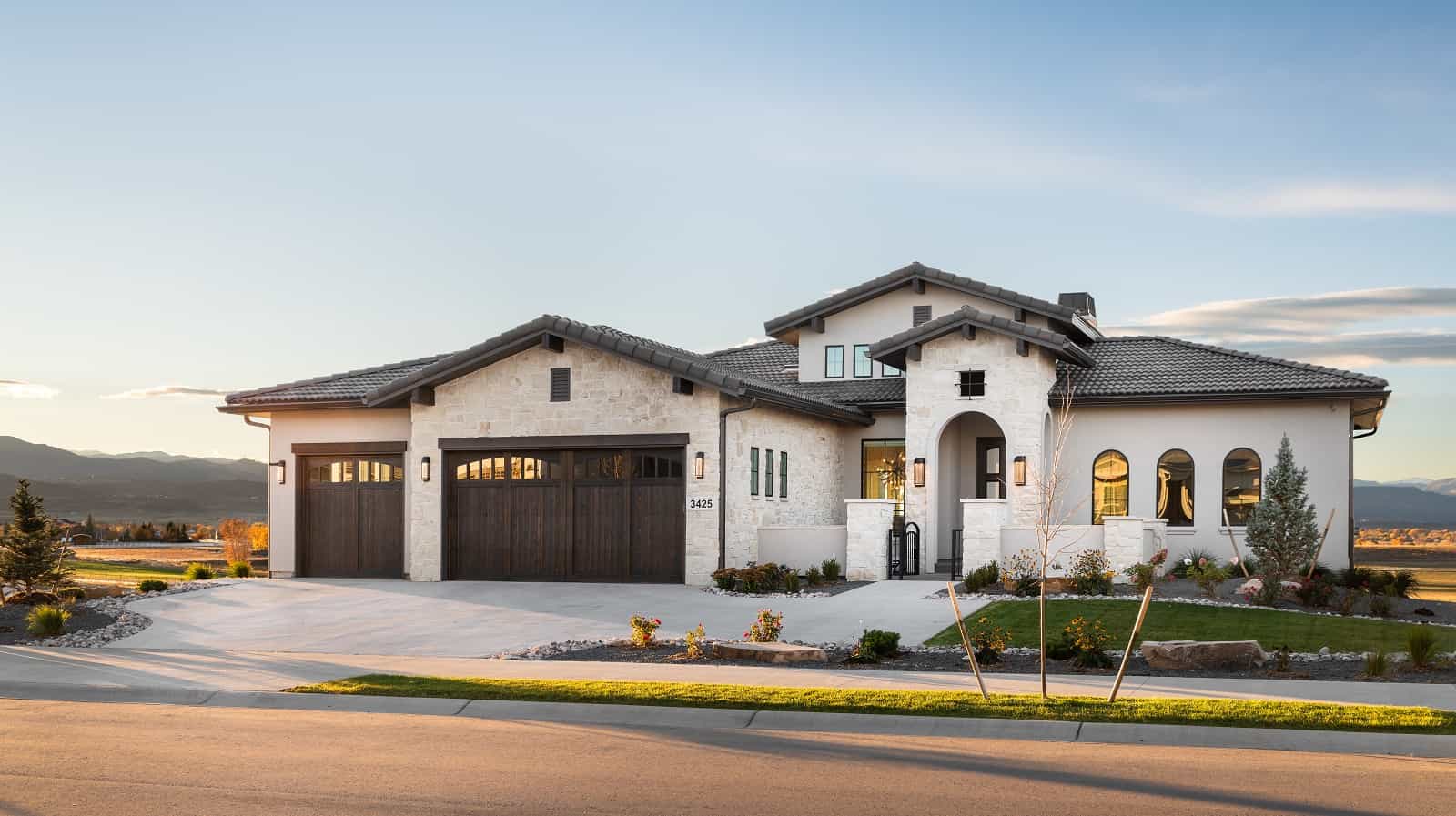 Ranch House Plan - 2-4 Bedrms, 2.5-4.5 Baths - 2380-4257 Sq Ft - #161-1204