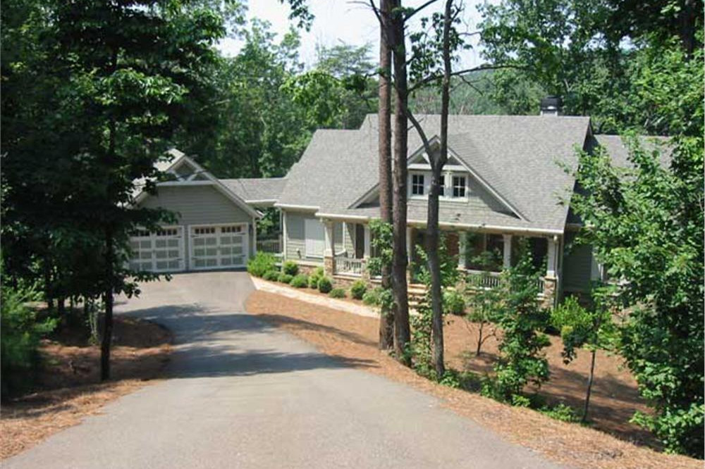 4-Bedroom, 2909 Sq Ft Country House Plan - 163-1016 - Front Exterior