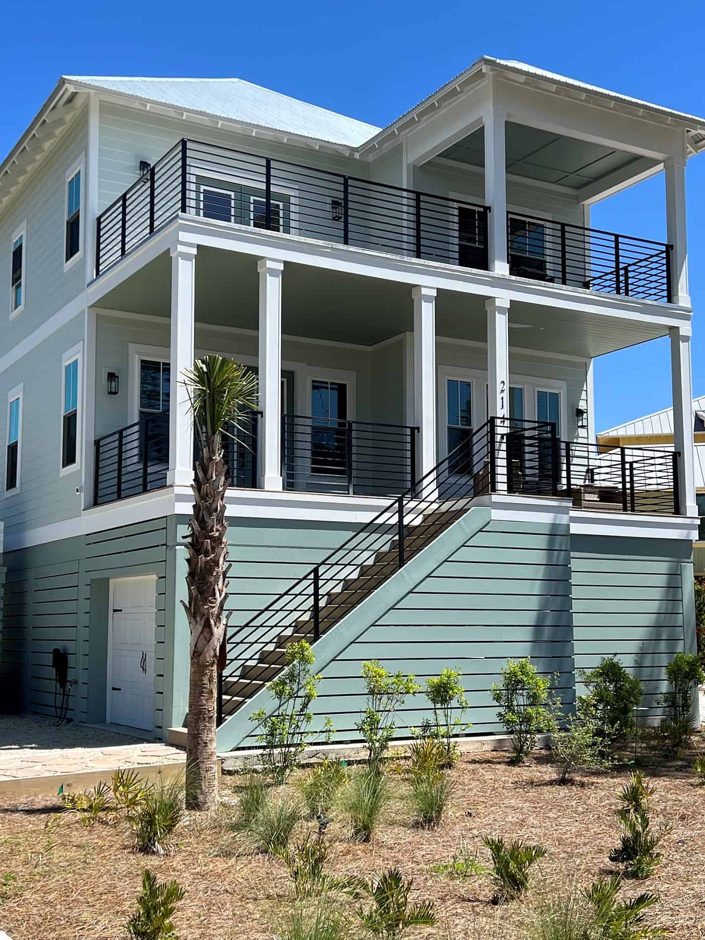 4-Bedroom, 2401 Sq Ft Beachfront House Plan - 168-1173 - Front Exterior