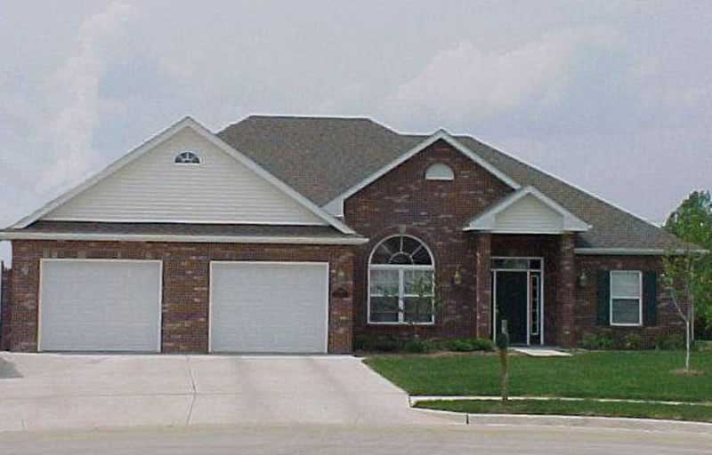 4-Bedroom, 1893 Sq Ft Contemporary House Plan - 172-1035 - Front Exterior