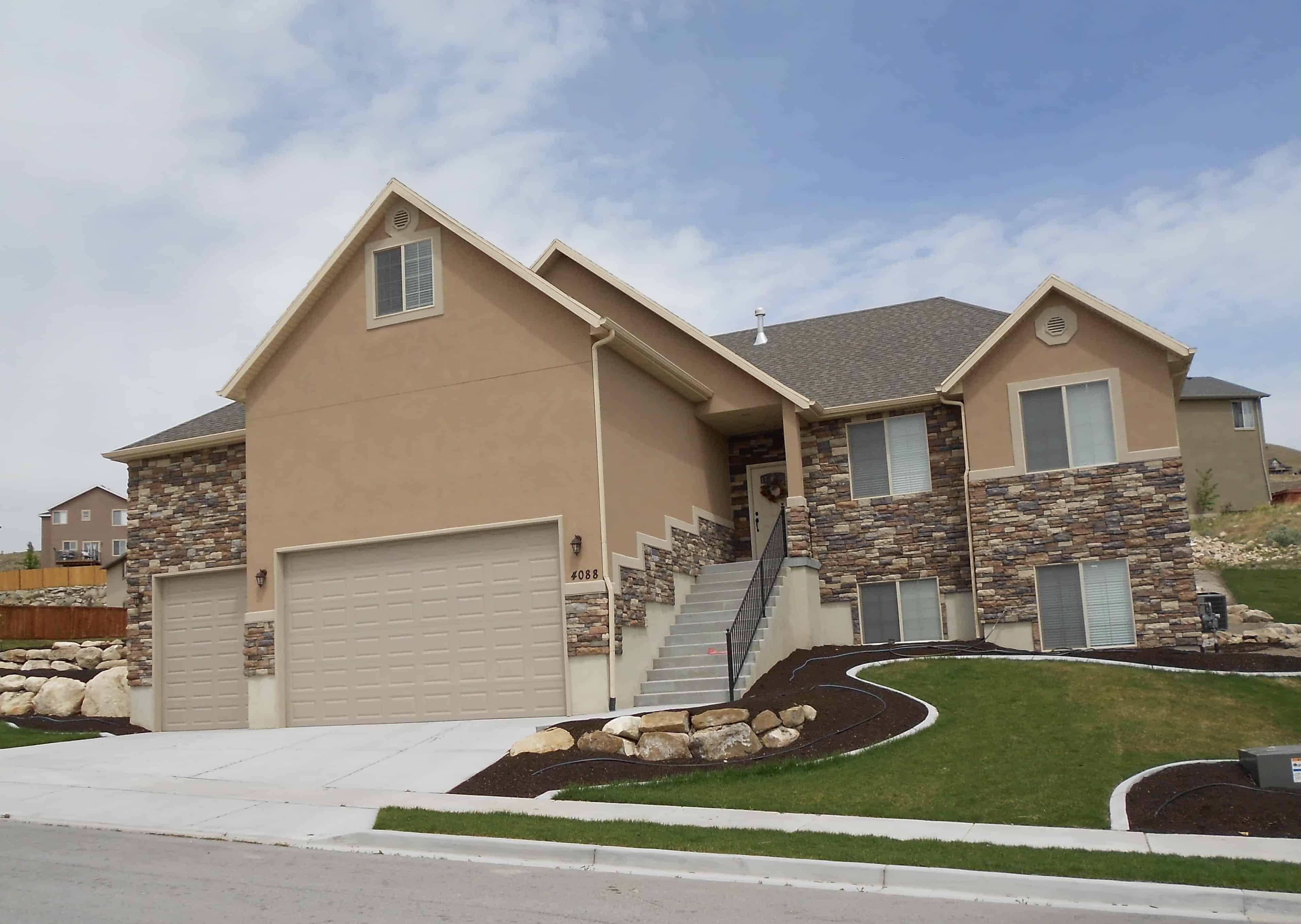 5-Bedroom, 2053 Sq Ft Traditional Home Plan - 187-1002 - Main Exterior