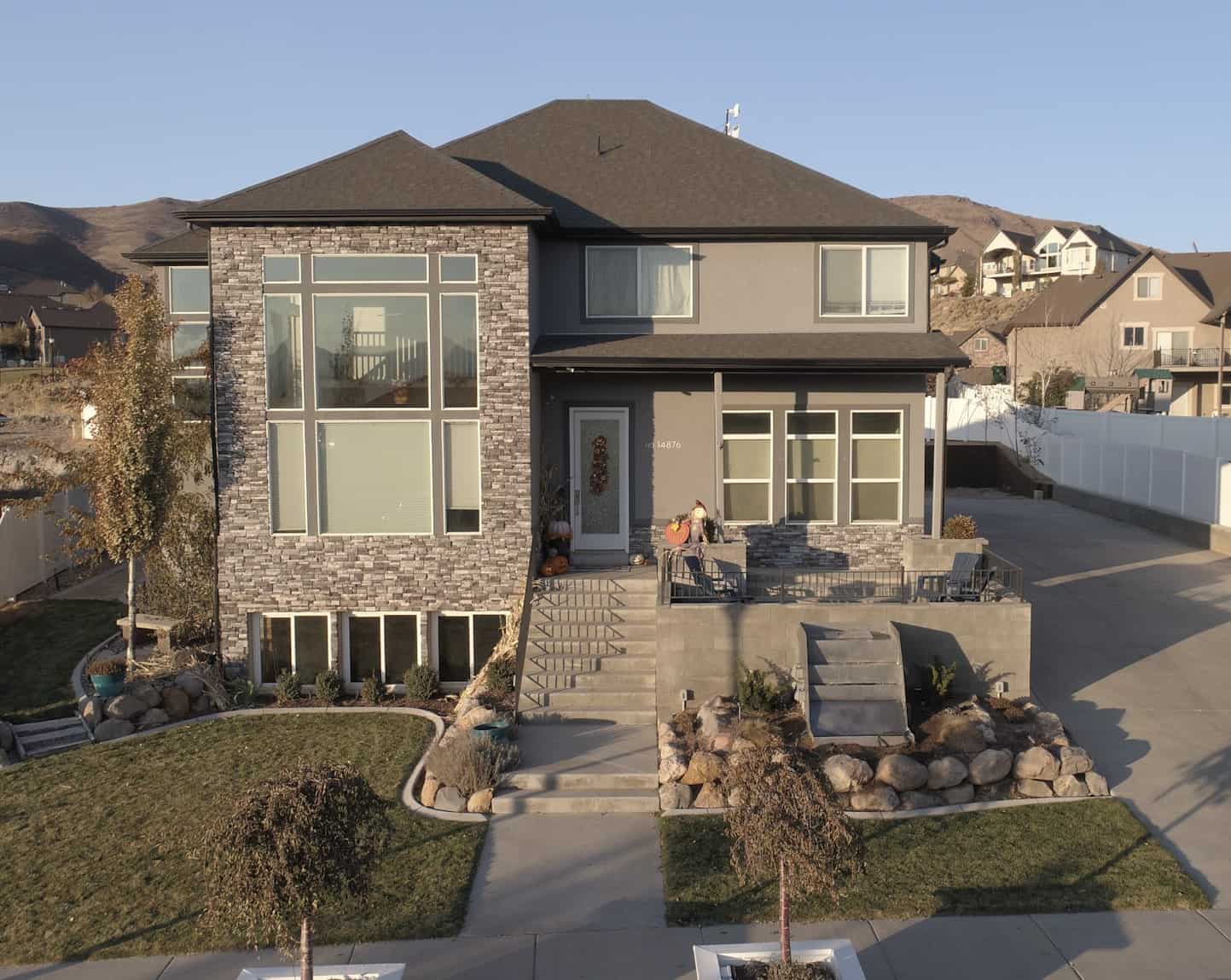 Contemporary House - 3-4 Bedrms, 2.5-3.5 Baths - 2664-3931 Sq Ft - Plan #187-1005