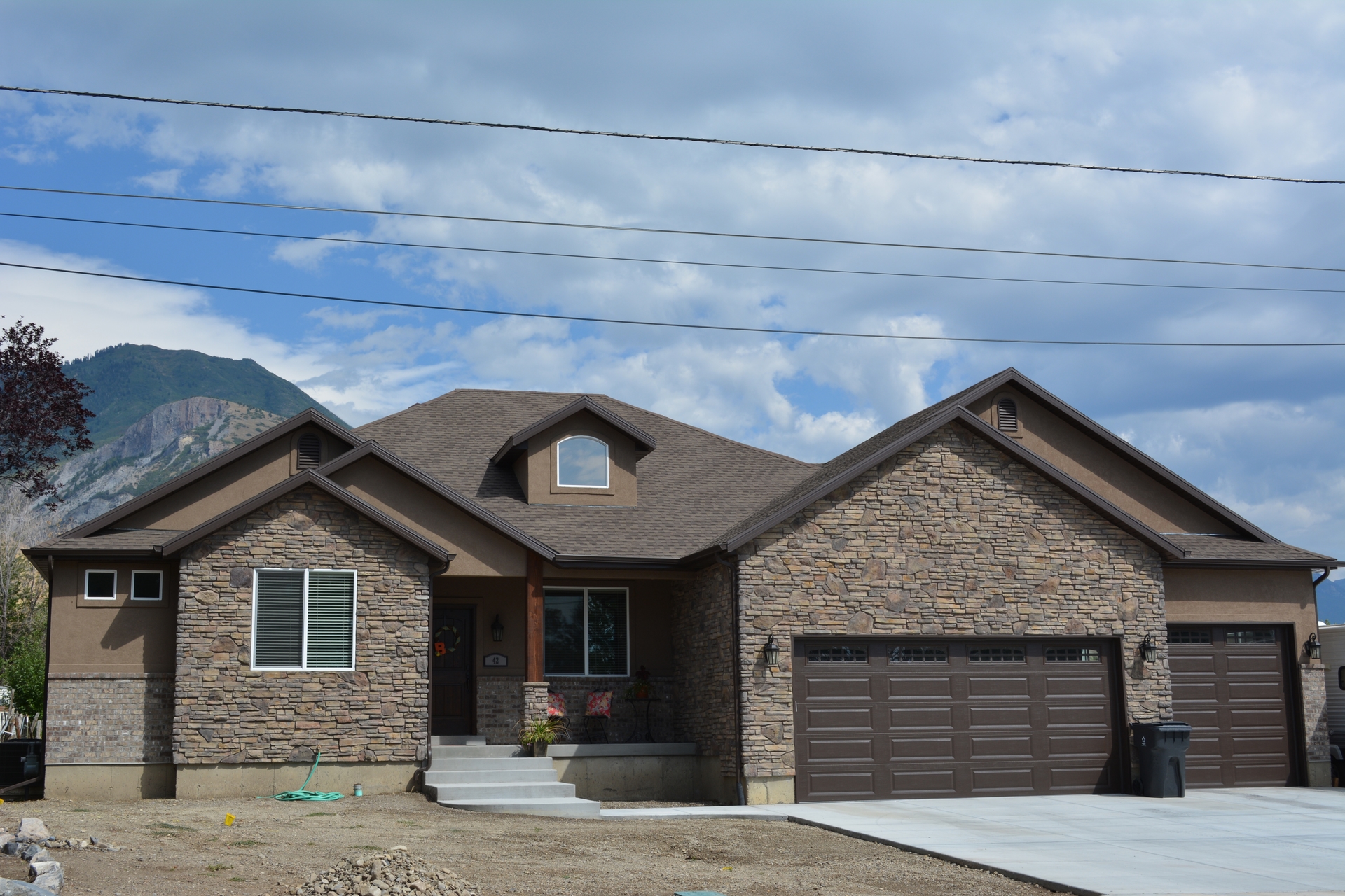 3-Bedroom, 2050 Sq Ft Traditional House - Plan #187-1037 - Front Exterior