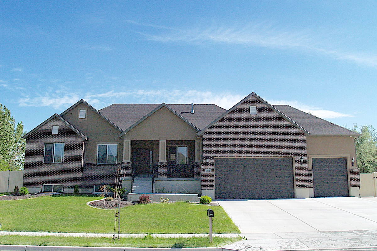 3–6-Bedroom, 2085–4334 Sq Ft Traditional Home - Plan #187-1072 - Main Exterior