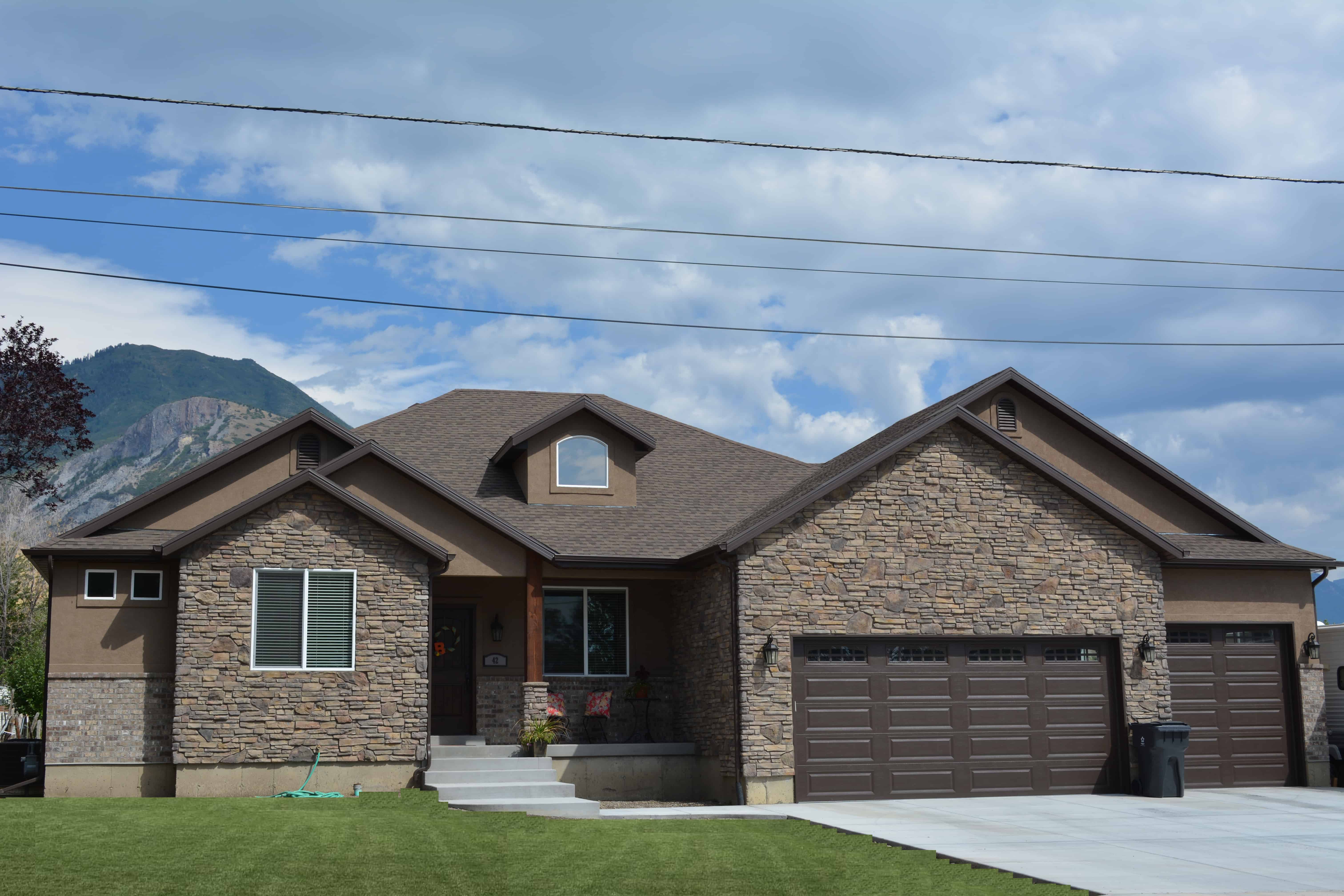 3-4 Bedroom, 2050–4156 Sq Ft Ranch House Plan - 187-1141 - Front Exterior