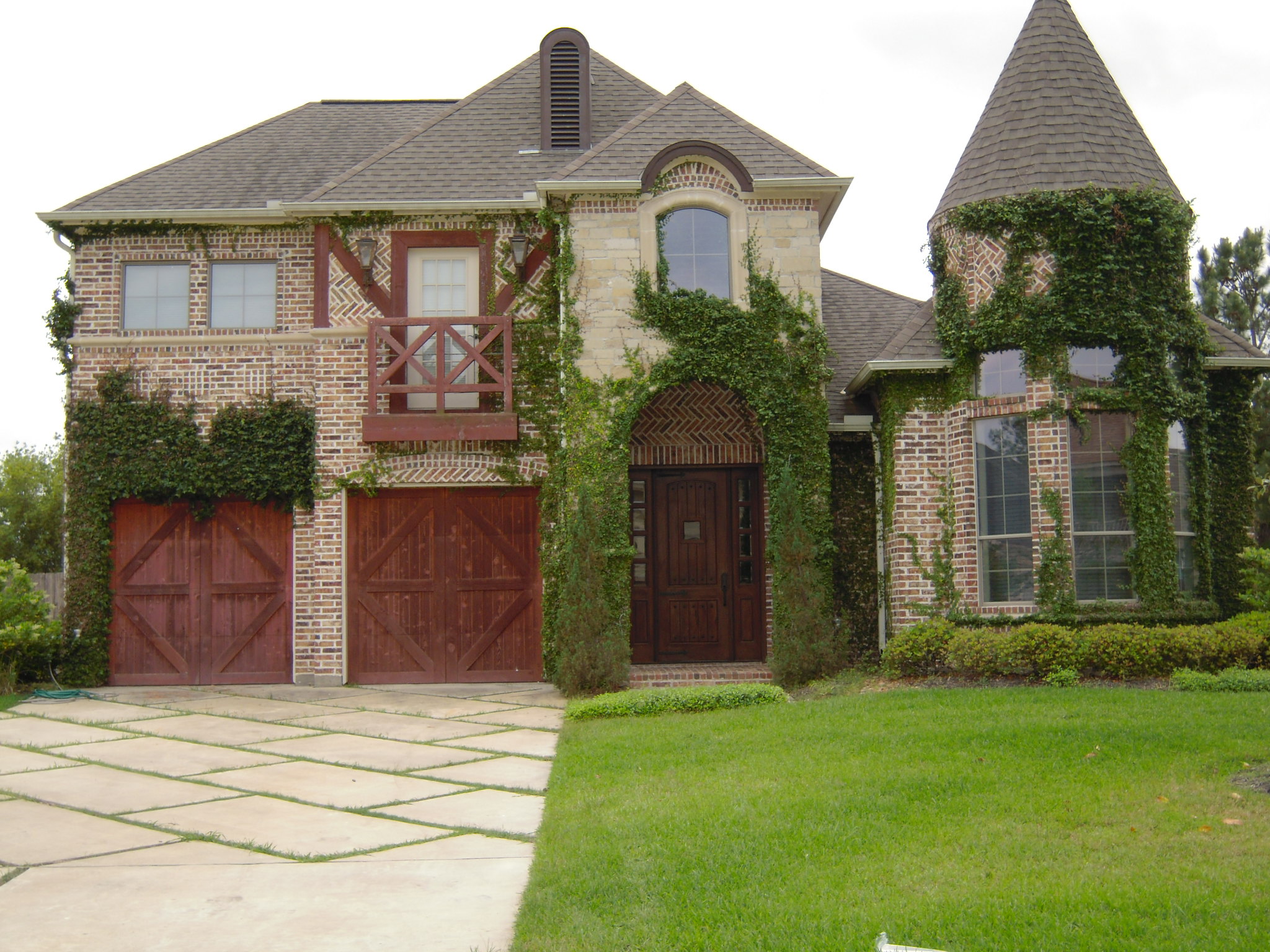 3-Bedroom, 3454 Sq Ft Luxury House Plan - 195-1008 - Front Exterior