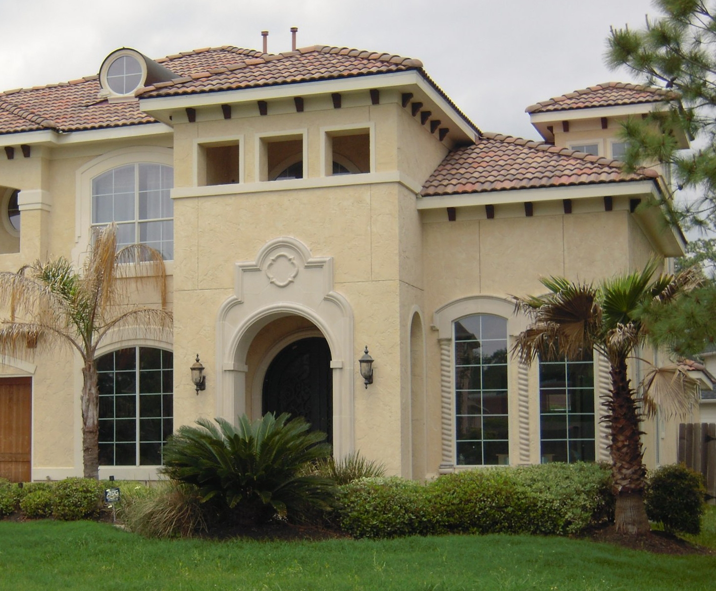 4-Bedroom, 3981 Sq Ft Mediterranean House Plan - 195-1011 - Front Exterior