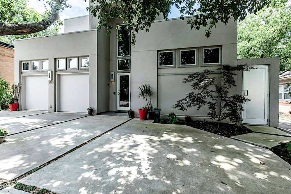 3-4-Bedroom, 4580 Sq Ft Modern House - Plan #195-1249 - Front Exterior