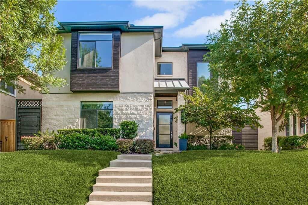 3-Bedroom, 3940 Sq Ft Contemporary House - Plan #195-1252 - Front Exterior