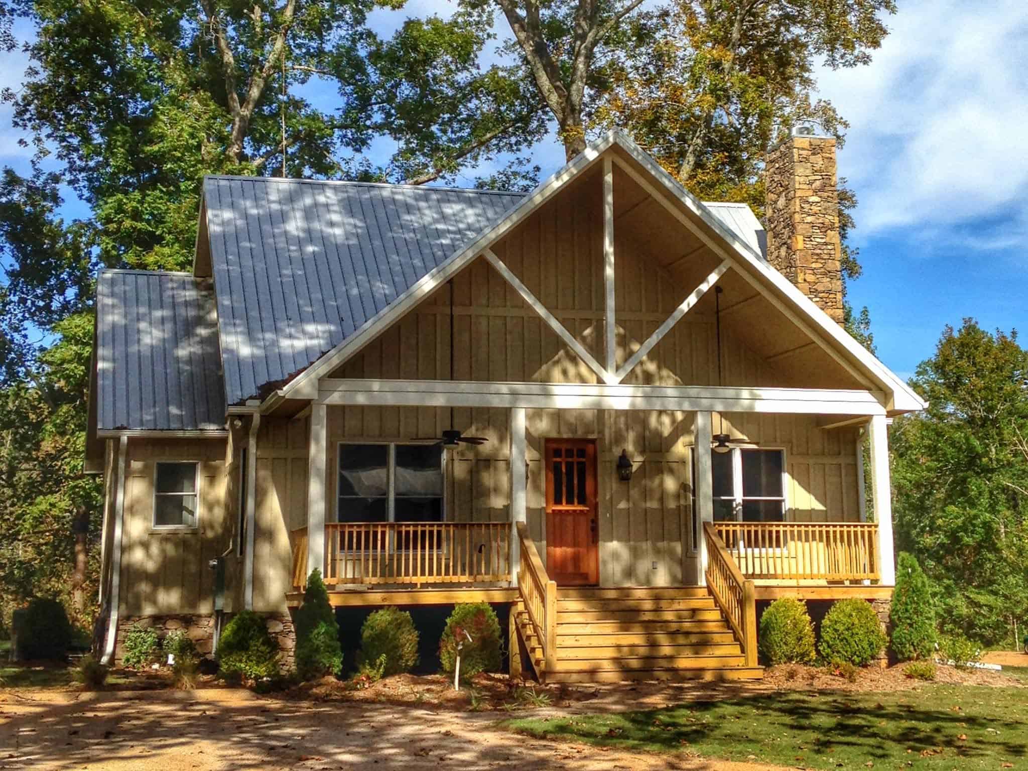 2-Bedroom, 2065 Sq Ft Country Home Plan - 196-1124 - Main Exterior