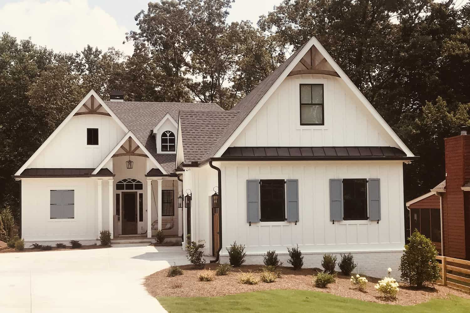 3-Bedroom, 2498 Sq Ft Modern Farmhouse - Plan #198-1053 - Front Exterior