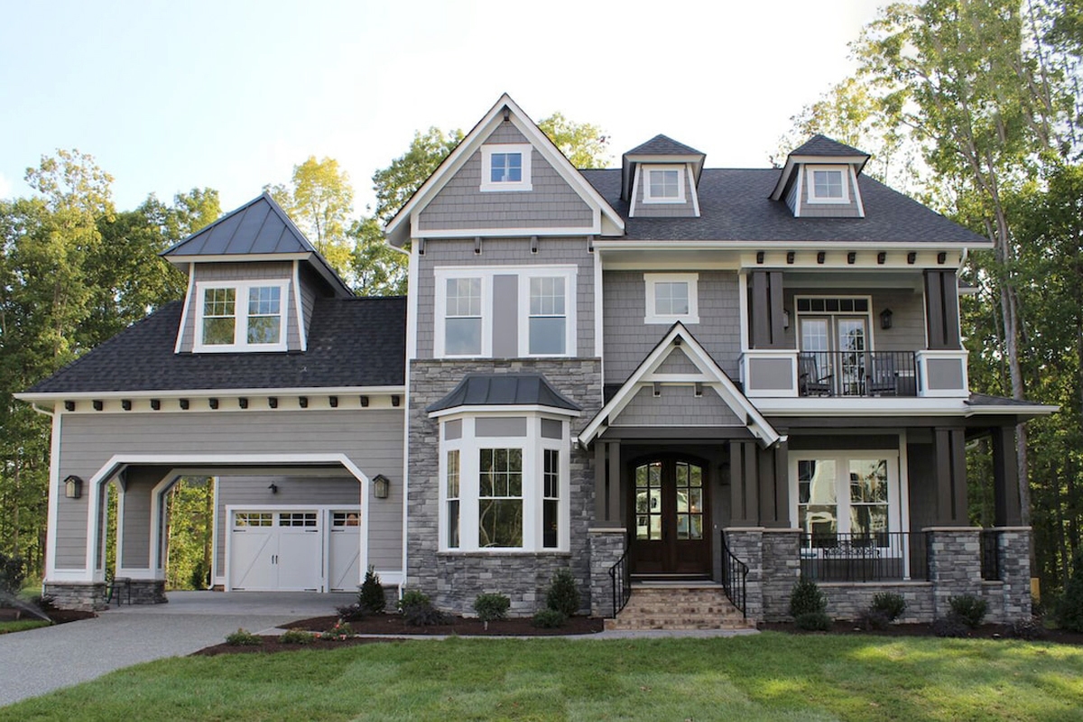 5-Bedroom, 3970 Sq Ft Luxury House - Plan #198-1060 - Front Exterior